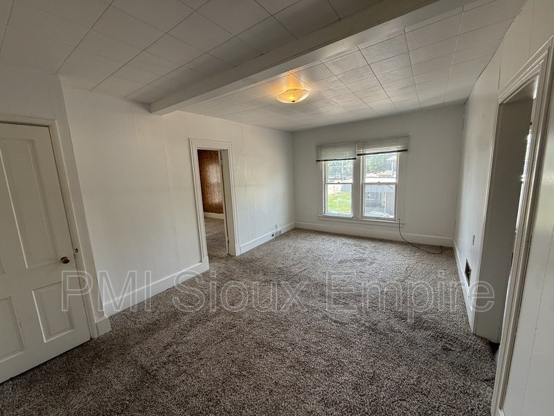 Open property image