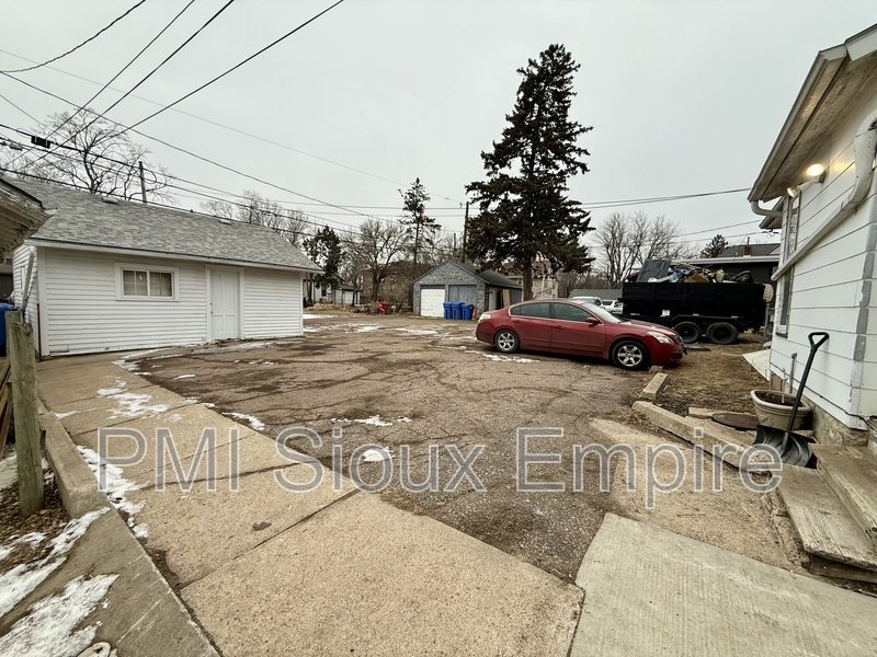 Open property image