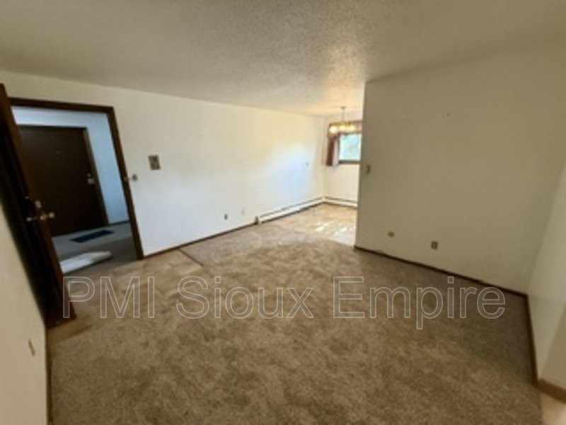 Cozy/Warm property image