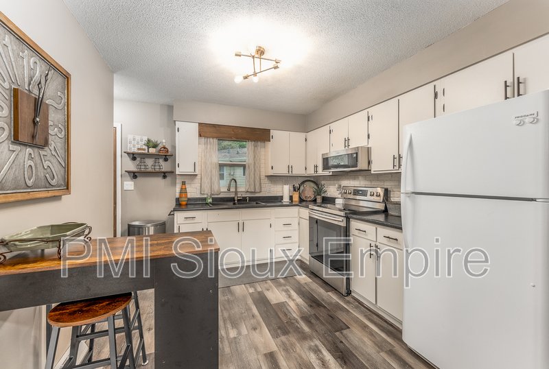 Bright property image