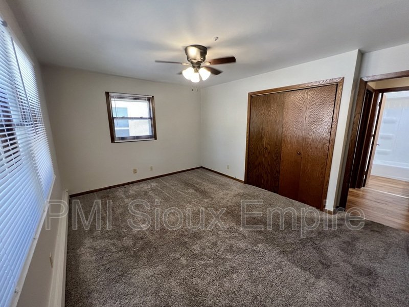 Open property image